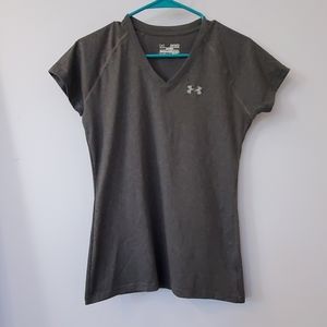 UNDER ARMOUR TSHIRT